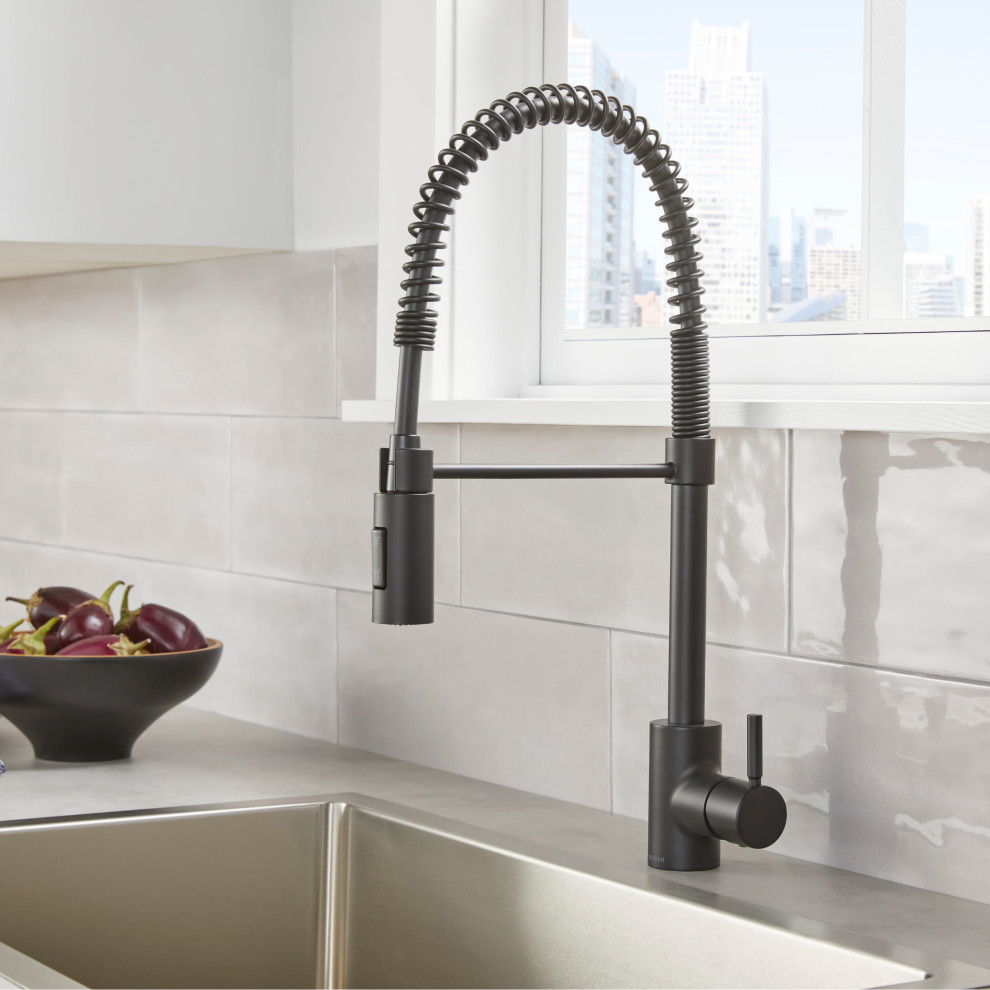 Kitchen - transitional kitchen idea in Chicago