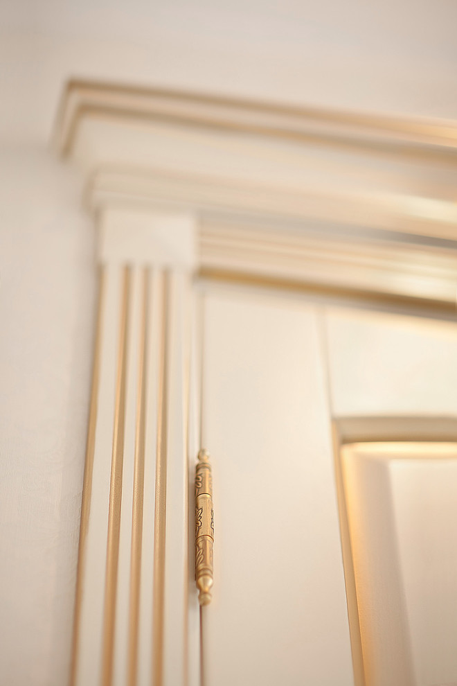 Alvero doors in details