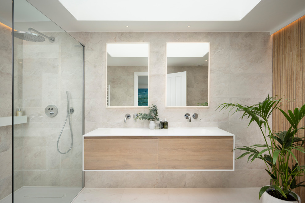 Michidan Hip to gable loft conversion Modern Bathroom London by