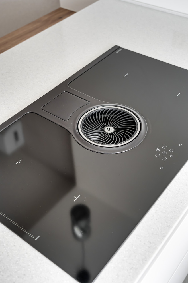 Кухня в современном стиле для загородного дома