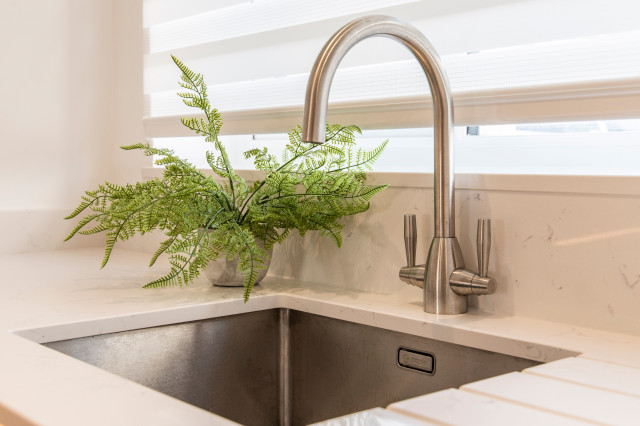 Timeless Handleless Kitchen moderne-koekken
