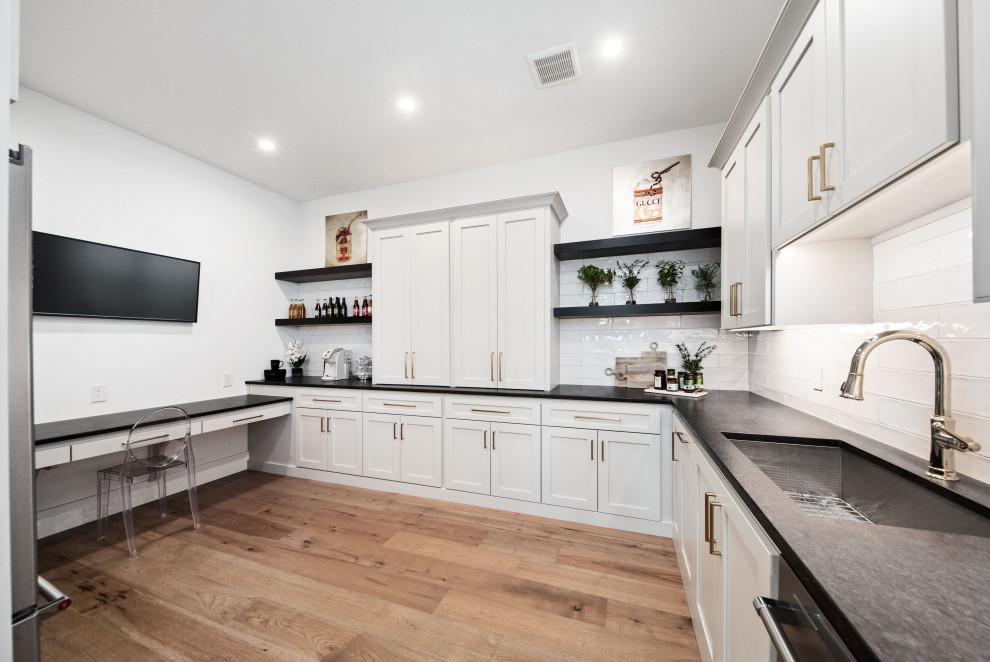 Transitional home design photo in Austin