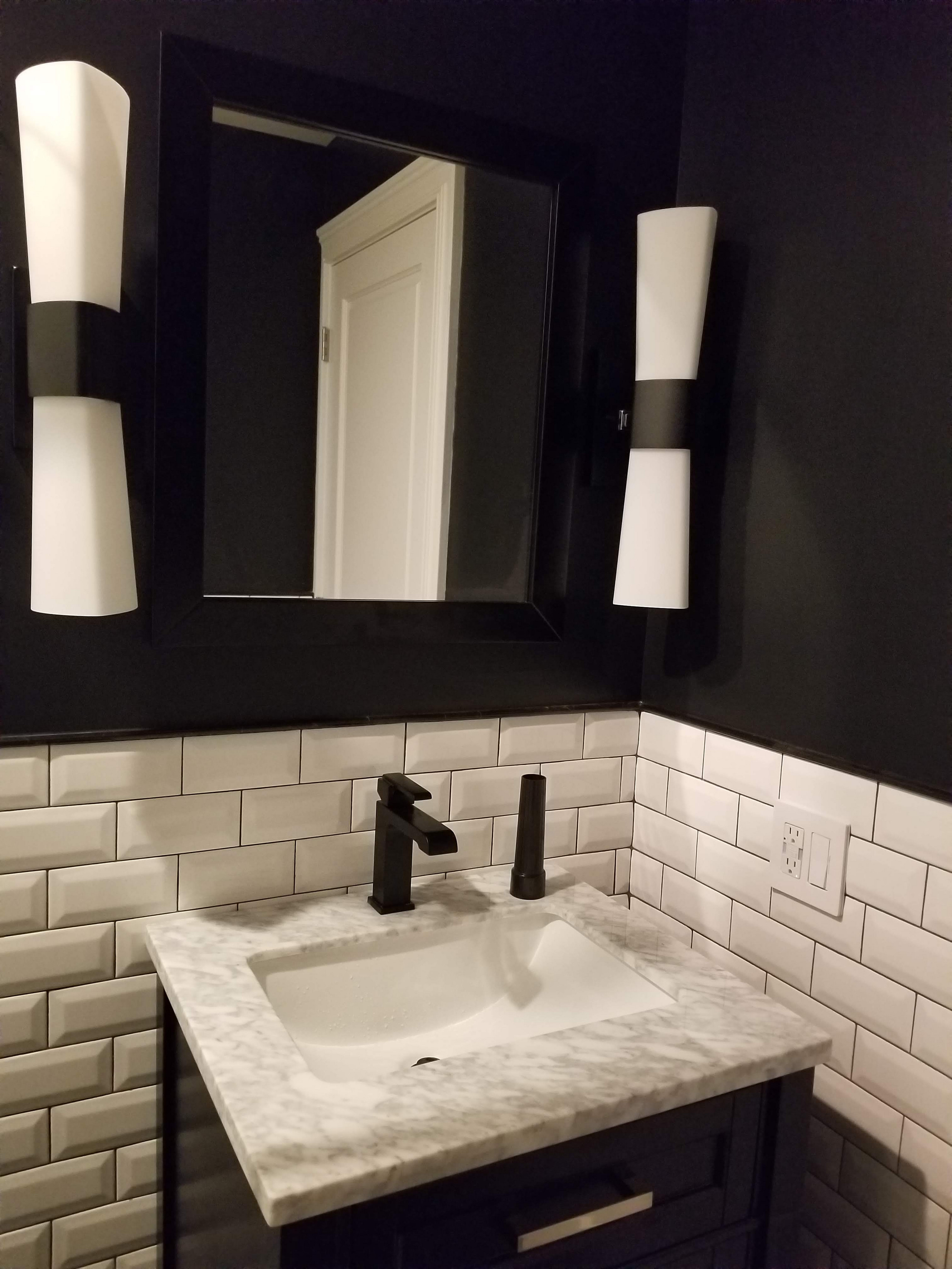 black and  withe  space saver  shower