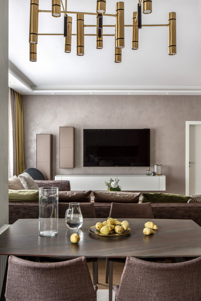 Трехкомнатная квартира в центре Петербурга