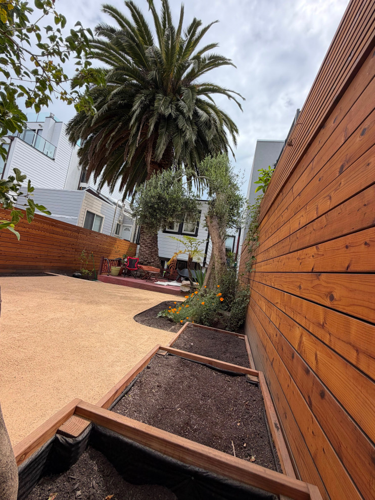 Urban Backyard: Cozy Conversation Space in Drought-Tolerant Contemporary Garden