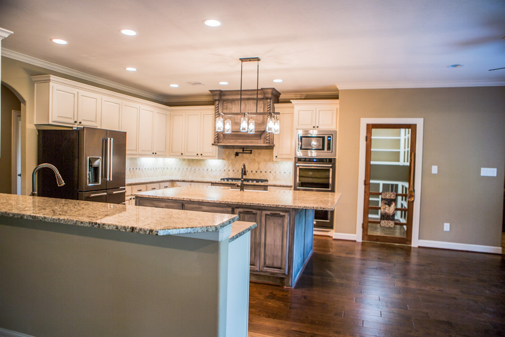 Example of a mountain style kitchen design in Houston