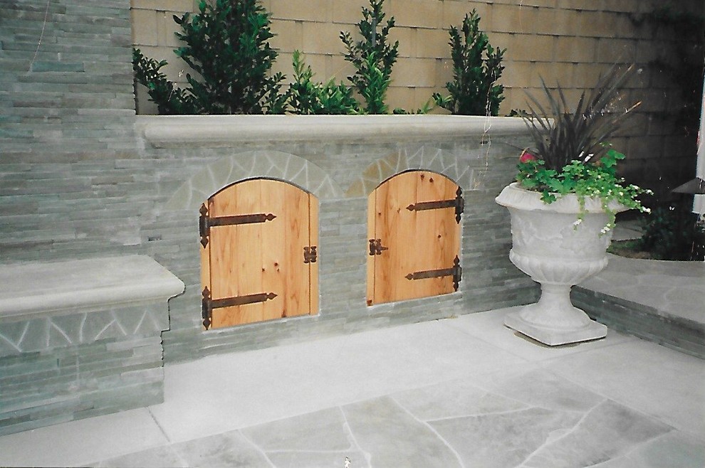 Photo of a transitional landscaping in Orange County.