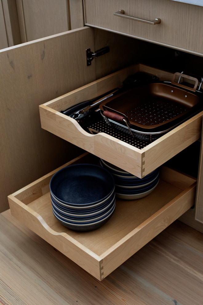 Kitchen - transitional kitchen idea