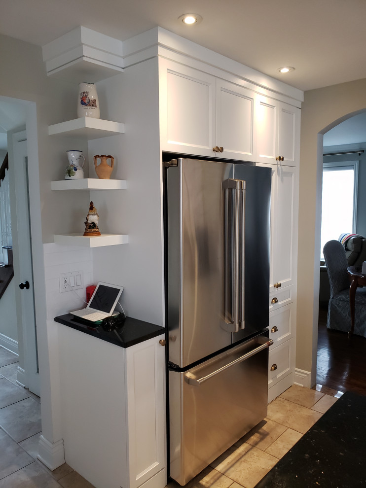 Kitchen - transitional kitchen idea in Montreal