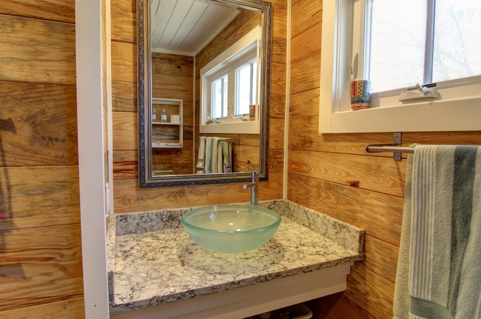 This is an example of a country bathroom in Wilmington.