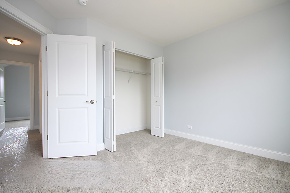 Transitional home design photo in Chicago