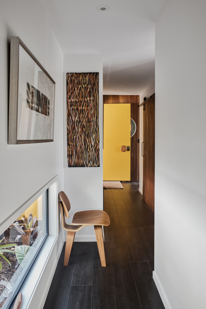 Photo of a contemporary hallway in Gold Coast - Tweed.