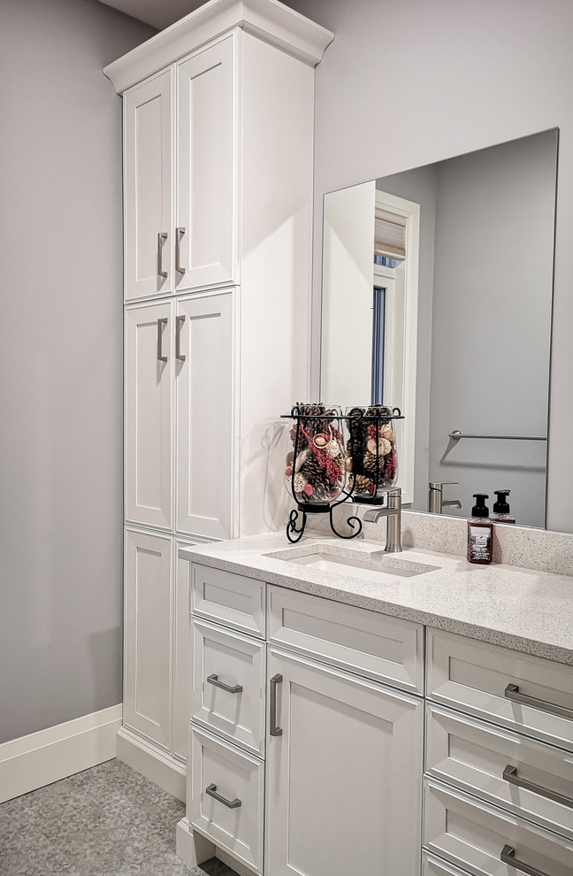 Home design - transitional home design idea
