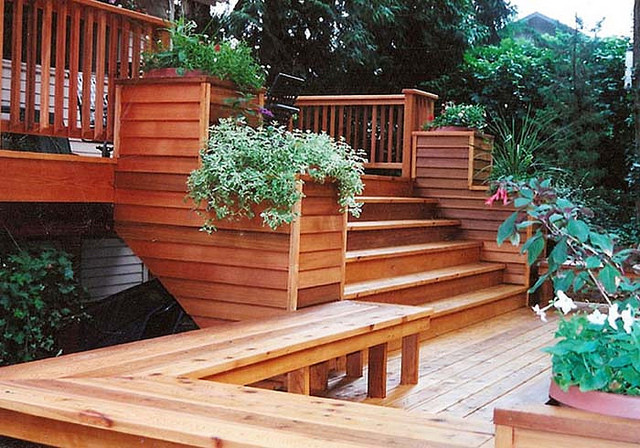 Photo of a mid-sized arts and crafts backyard deck in Portland with no cover.