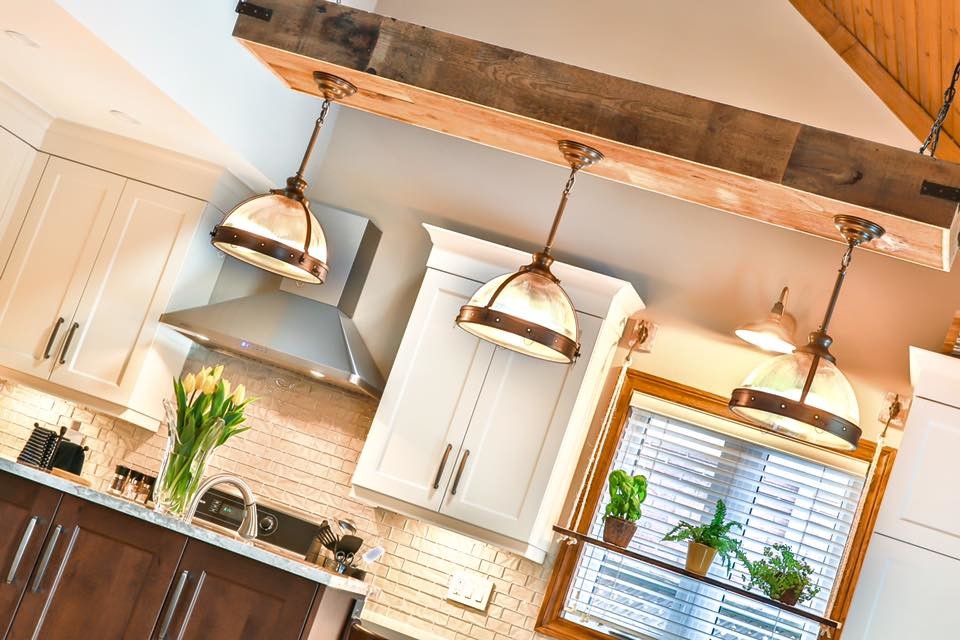 Eat-in kitchen - mid-sized transitional l-shaped medium tone wood floor and brown floor eat-in kitchen idea with an undermount sink, shaker cabinets, white cabinets, quartzite countertops, white backsplash, subway tile backsplash, paneled appliances and an island
