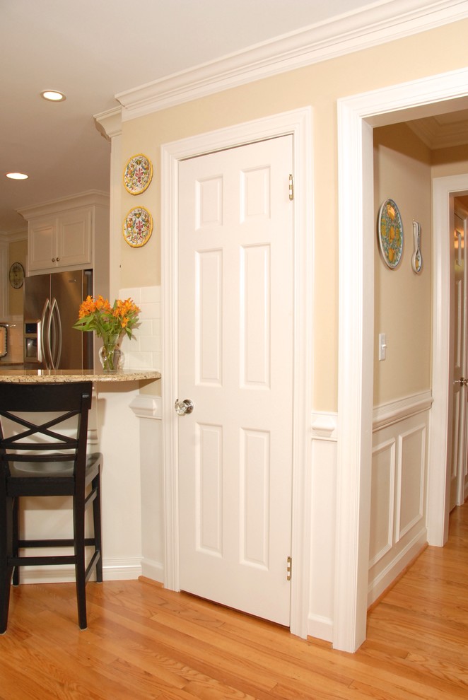 Williamsburg White flat panel kitchen