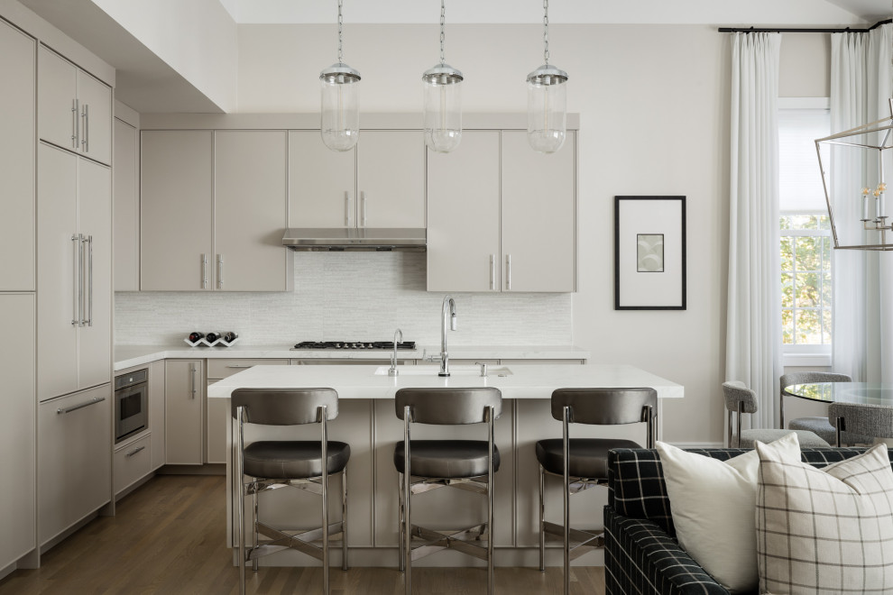 Design ideas for a mid-sized contemporary l-shaped open plan kitchen in New York with beige cabinets, with island, an undermount sink, white splashback, panelled appliances, light hardwood floors and white benchtop.