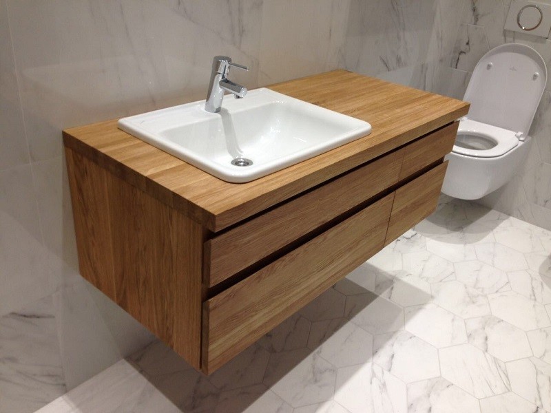 Подвесная тумба в ванную из массива дуба