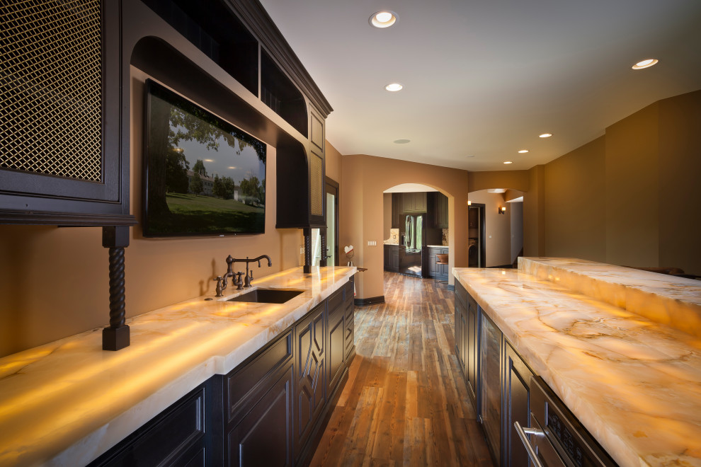 Mountain style home design photo in Detroit