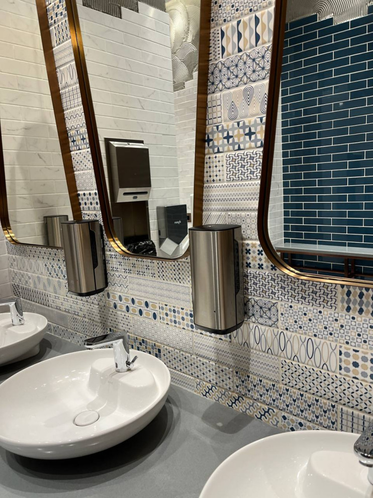 Зеркала с подсветкой в латунном багете