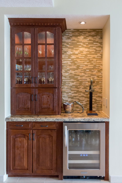 Penthouse #1106 contemporary-home-bar