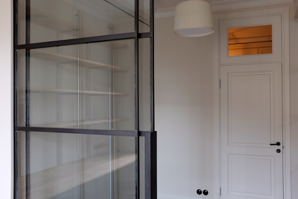 Перегородки из чёрного металла и стекла