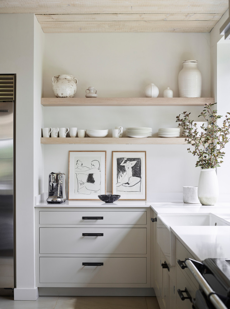 Design ideas for a traditional kitchen in London.