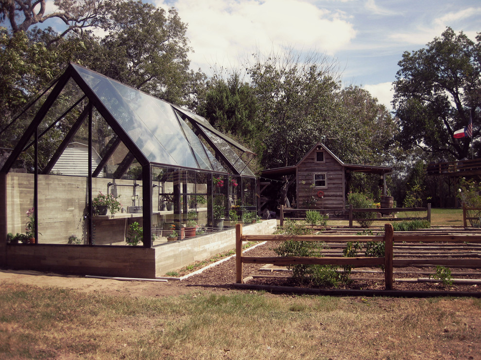 Contemporary greenhouse in Austin.
