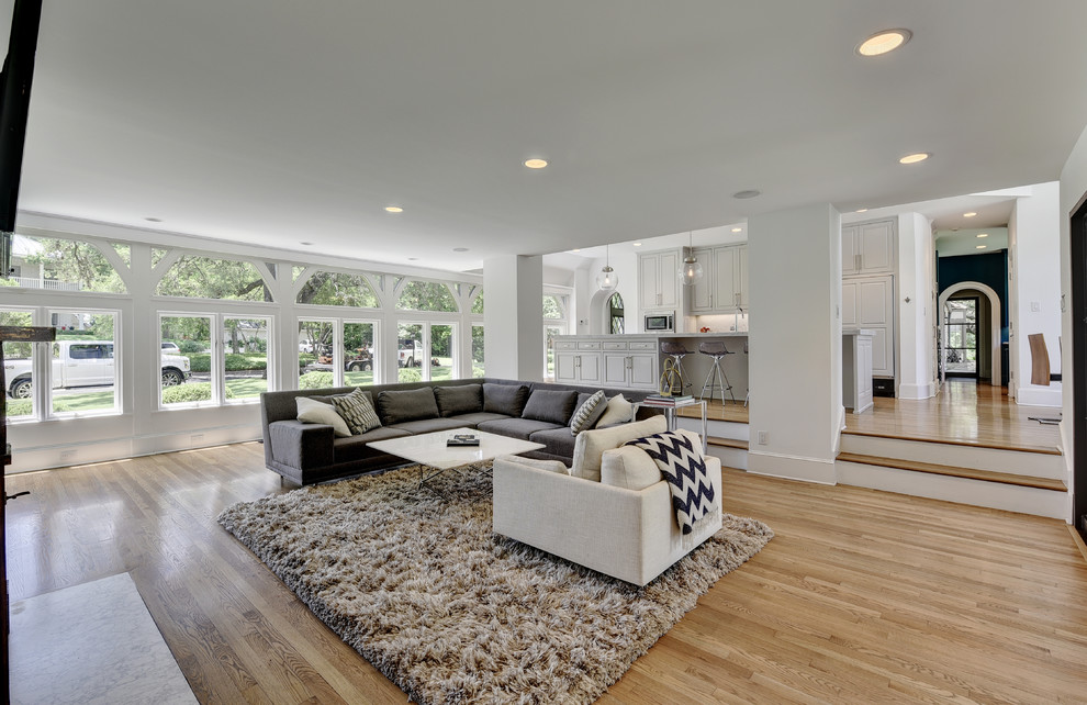 Home design - transitional home design idea in Austin
