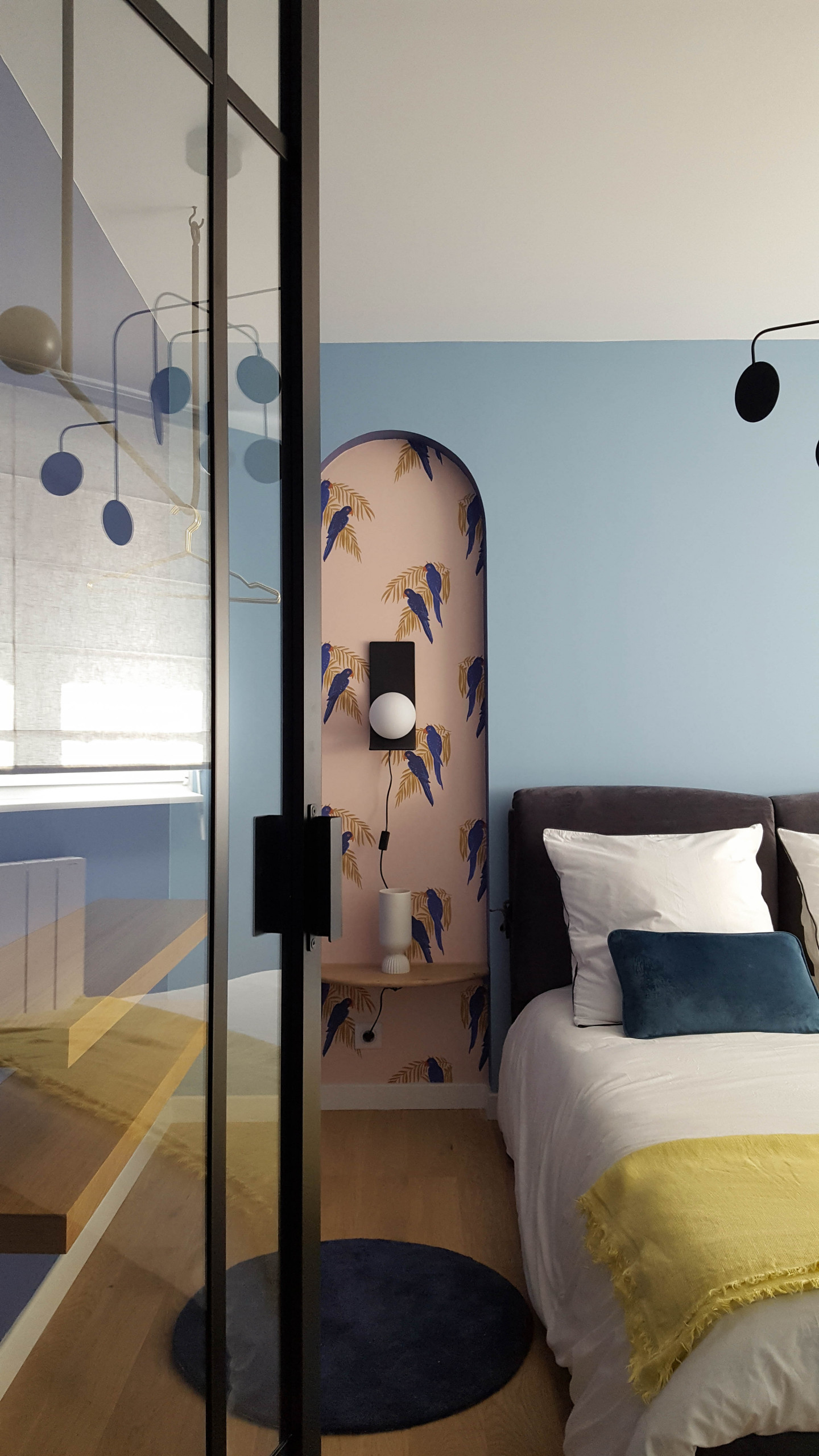Quelles couleurs associer avec le bleu dans la chambre