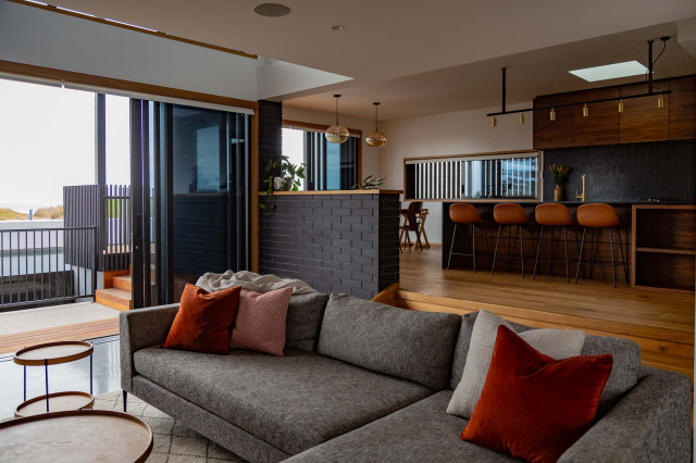 Split House contemporary-vardagsrum