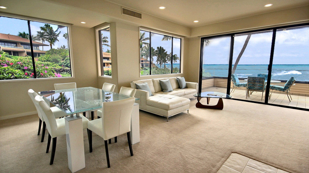 This is an example of a transitional living room in Hawaii.