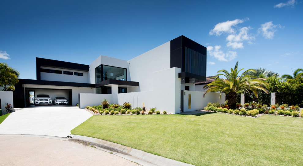 This is an example of a contemporary two-storey stucco multi-coloured house exterior in Sunshine Coast with a flat roof.