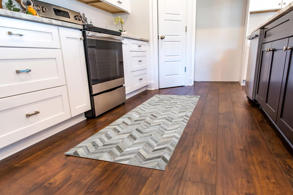 Kitchen - kitchen idea in Miami