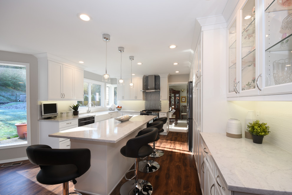 Transitional kitchen photo in Seattle