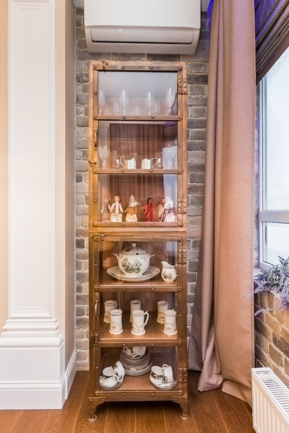 Кухня соединенная с гостиной зеркальным порталом. Реализованный проект