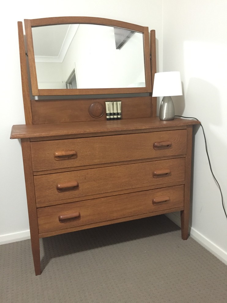 Decorating: How to Incorporate Dark Wood Furniture into Any Space