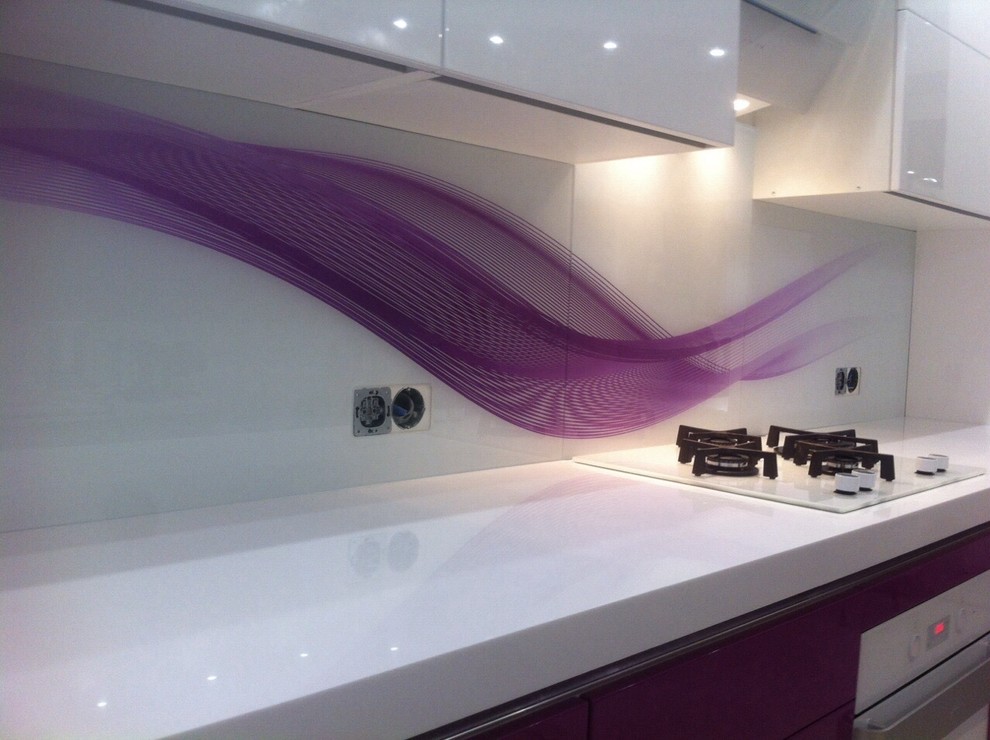 Кухонный фартук из стекла, скинали