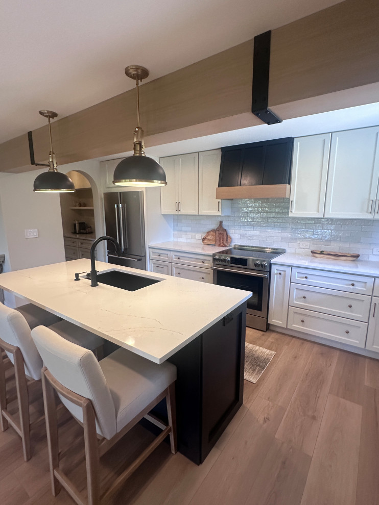 Kitchen - transitional kitchen idea in Seattle