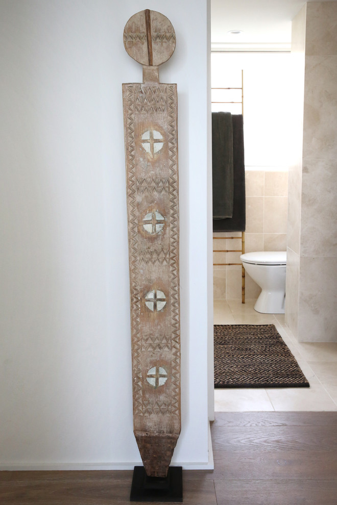 Design ideas for a contemporary bathroom in Sydney.