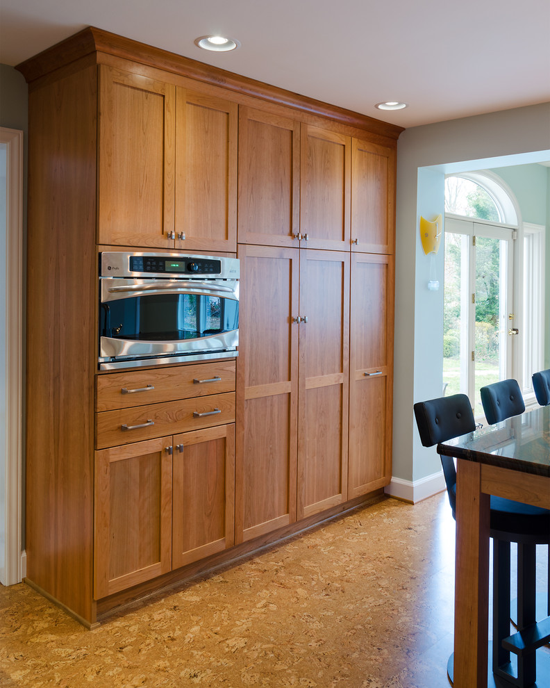 Photo of a contemporary kitchen in Richmond.