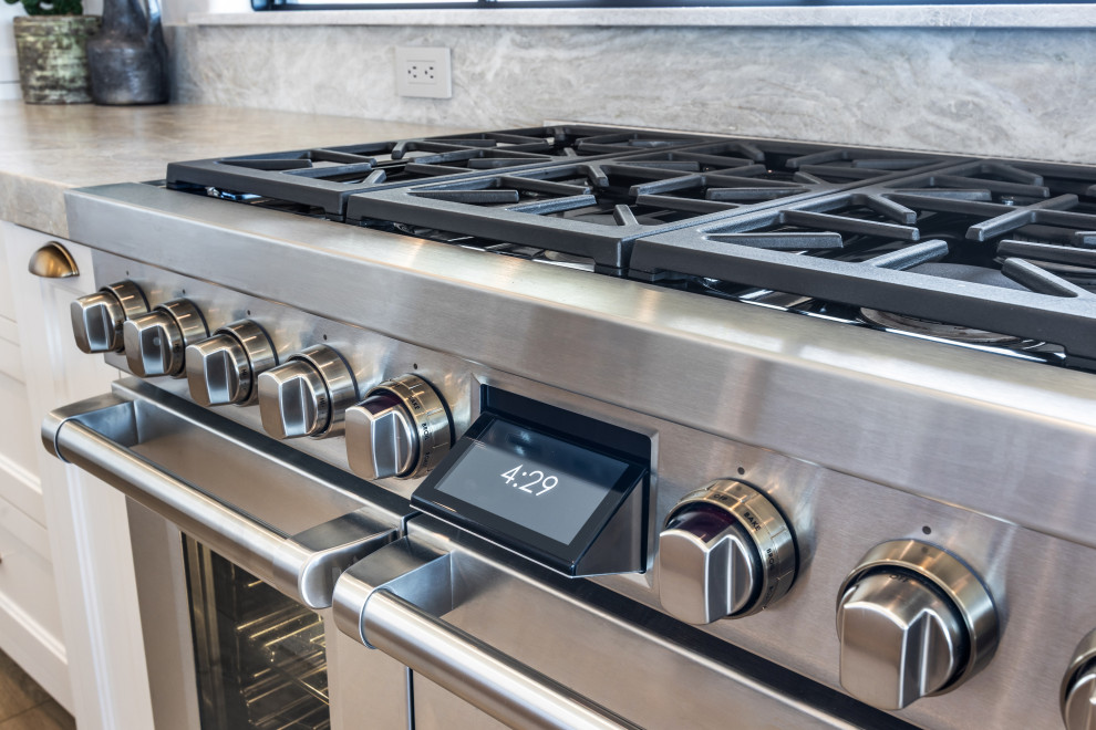 Professional Range and Gas Cooktop Detail | Tuscan Farmhouse