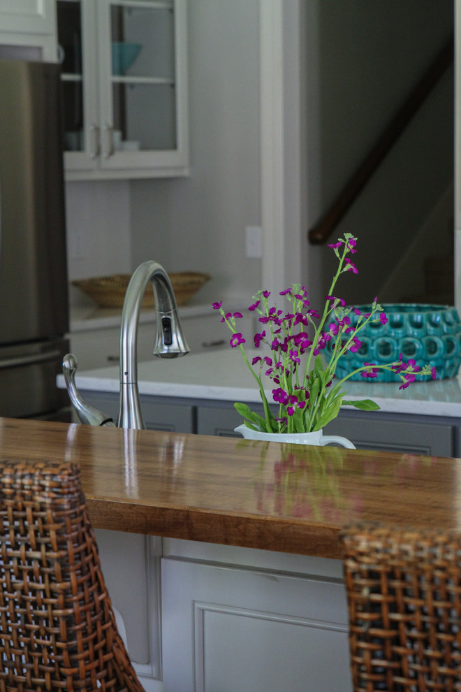Kitchen - transitional kitchen idea