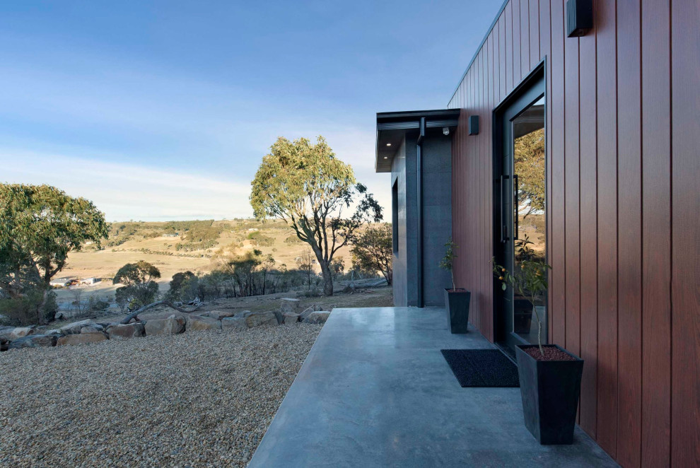 Design ideas for a large contemporary one-storey grey house exterior in Canberra - Queanbeyan with metal siding, a shed roof and a metal roof.