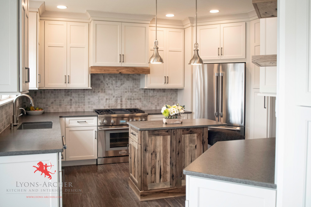 Transitional kitchen photo in Philadelphia