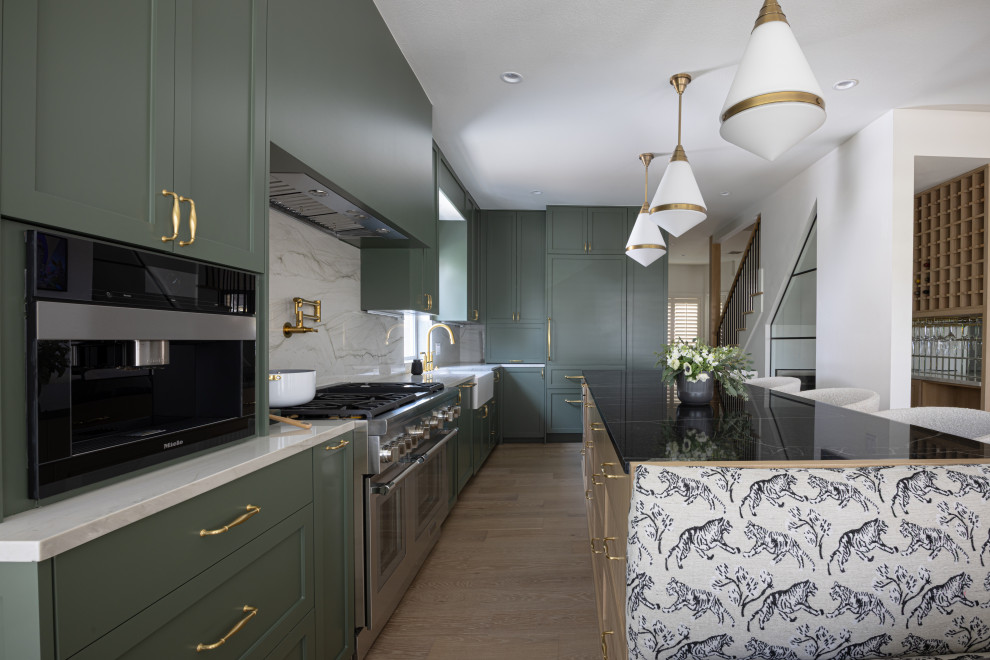 Kitchen - modern kitchen idea in Austin