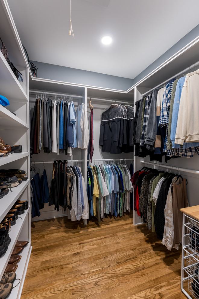 Indian Lake Walnut Bathrooms