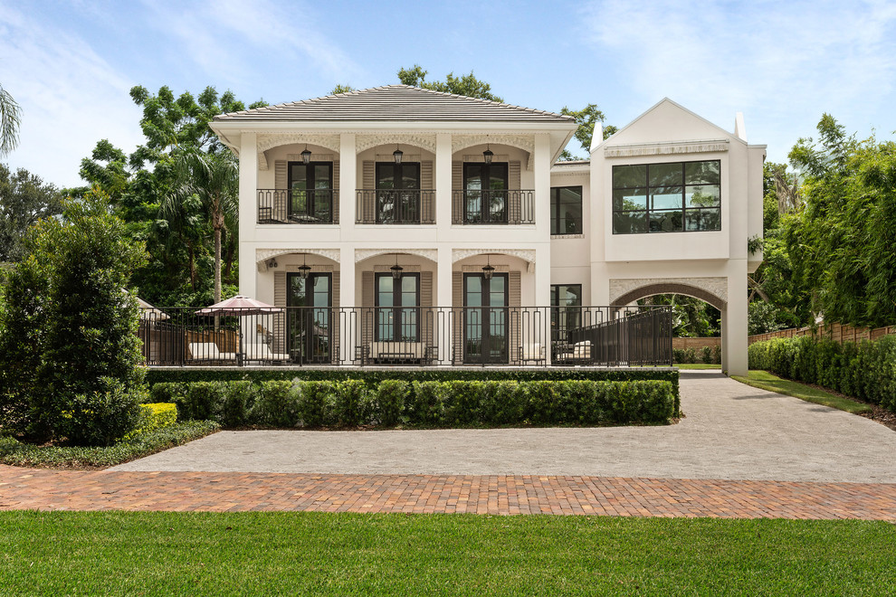 Transitional home design photo in Orlando