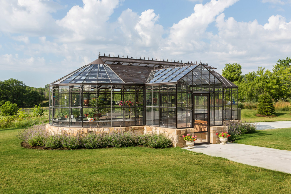 Traditional detached greenhouse in Milwaukee.
