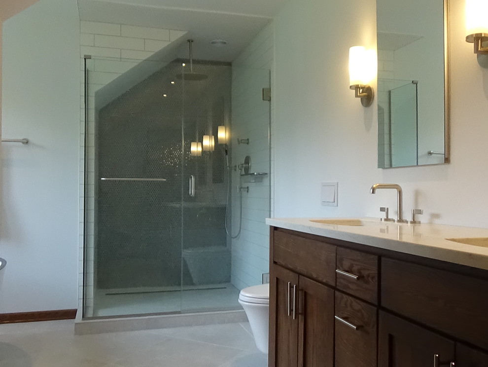 Inspiration for a mid-sized transitional bathroom remodel in Chicago